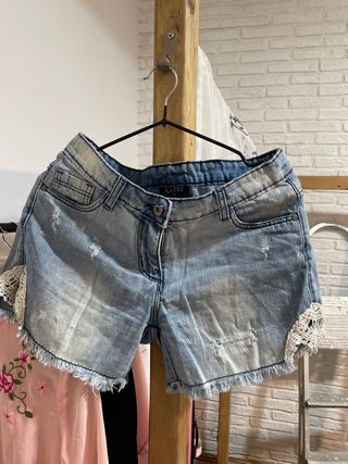 Shorts vaqueros GNA con encaje
