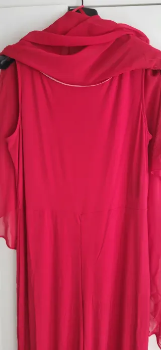 Mono rojo fiesta pedrería