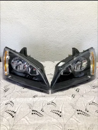 Faros Delanteros Ford Focus 2007 2008 Luces
