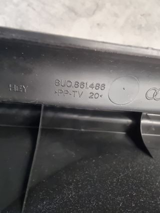 8U0861486 Moldura Audi Q3