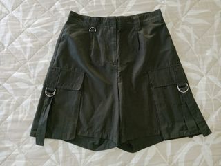 Pantalón corto cargo verde militar