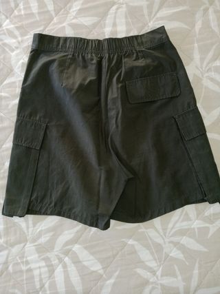 Pantalón corto cargo verde militar