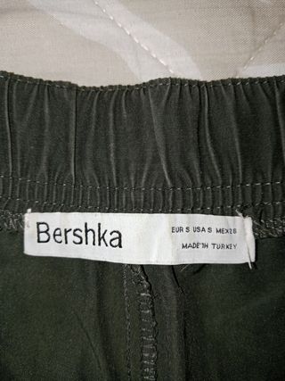 Pantalón corto cargo verde militar