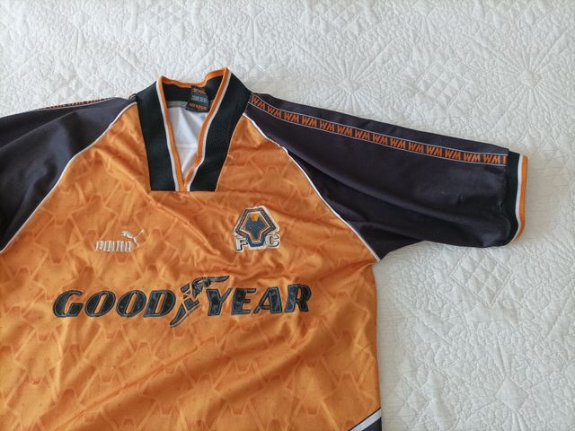 Camiseta Wolverhampton vintage  Puma Talla M