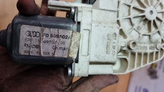 MOTOR ELEVALUNAS TRASERO DERECHO AUDI A6 2007