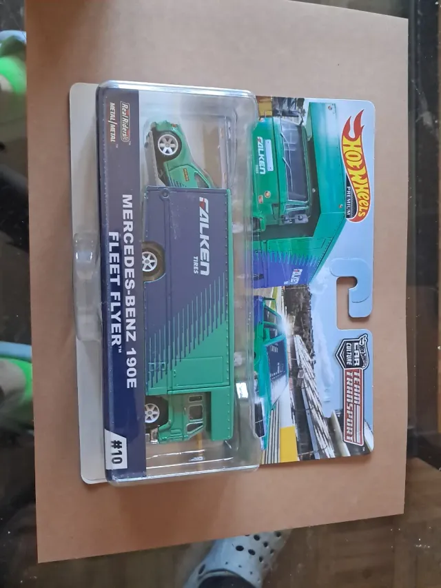Hot Wheels Mercedes-Benz 190E Falken Team Transpor