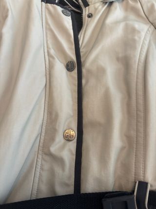 Cazadora beige y negra mujer