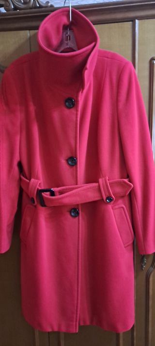 Abrigo  rojo de Lana y casmir. Firma MAZUR.