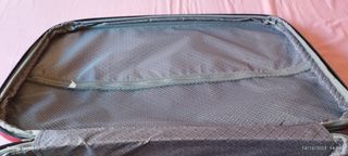 Maleta y bolso de viaje. Los dos por 18€.