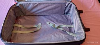Maleta y bolso de viaje. Los dos por 18€.