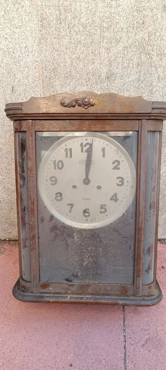 Reloj de sobremesa antiguo de madera