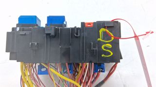 CAJA RELES / FUSIBLES RENAULT CLIO V (3)