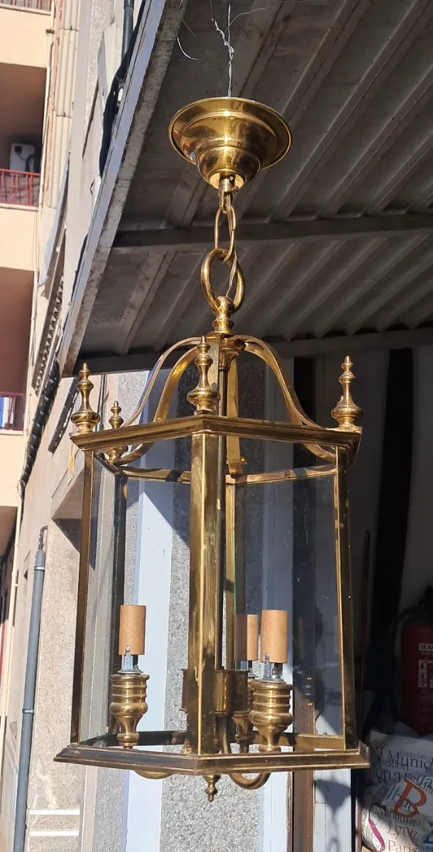 Lámpara de latón estilo clásico