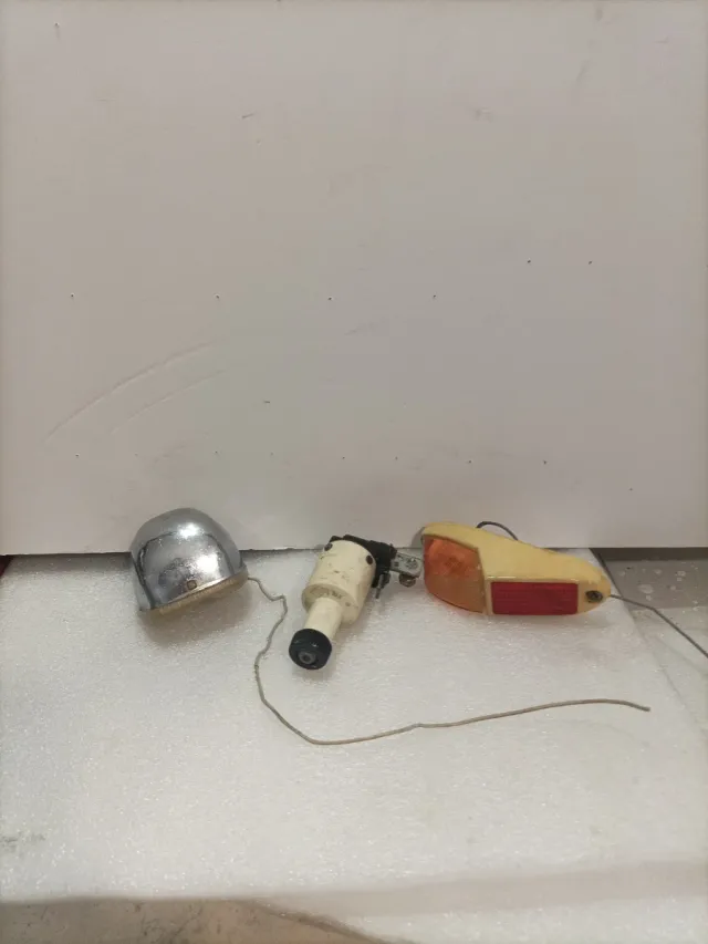 Piezas de bicicleta: dinamo y luces