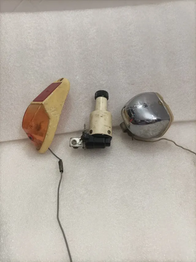 Piezas de bicicleta: dinamo y luces