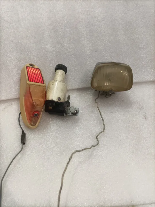 Piezas de bicicleta: dinamo y luces