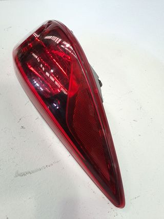 PILOTO TRASERO IZQUIERDO MAZDA 3 LIM. ()