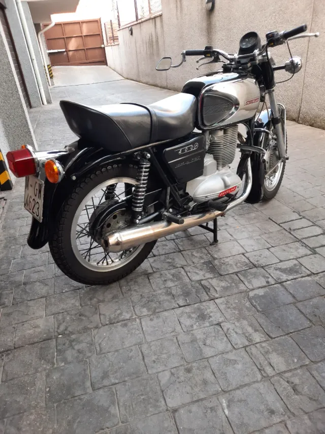 Lote Coche y Moto Clásica