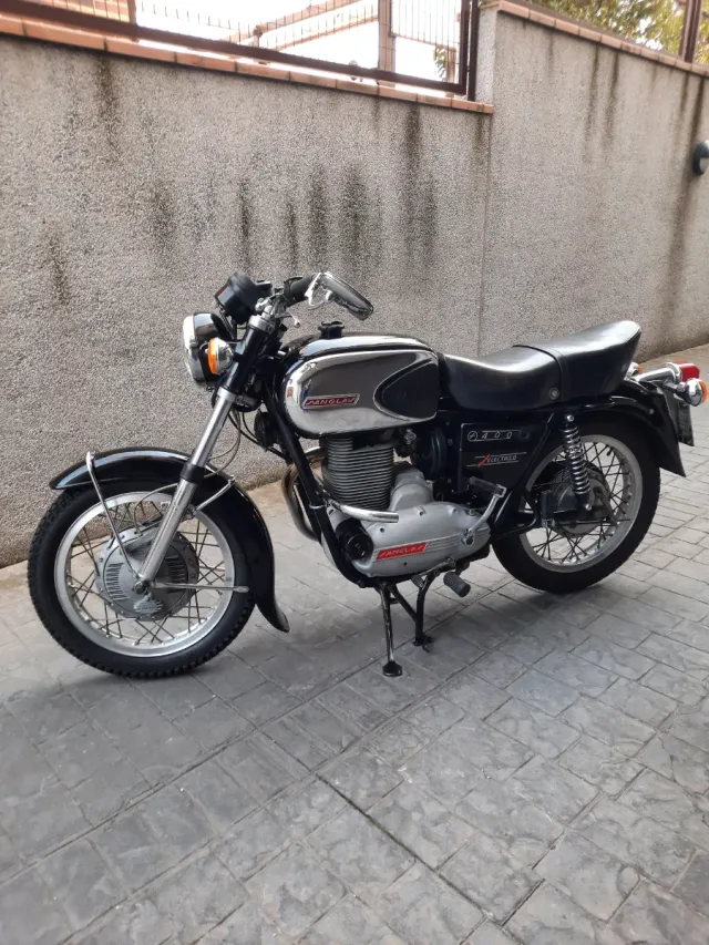 Lote Coche y Moto Clásica