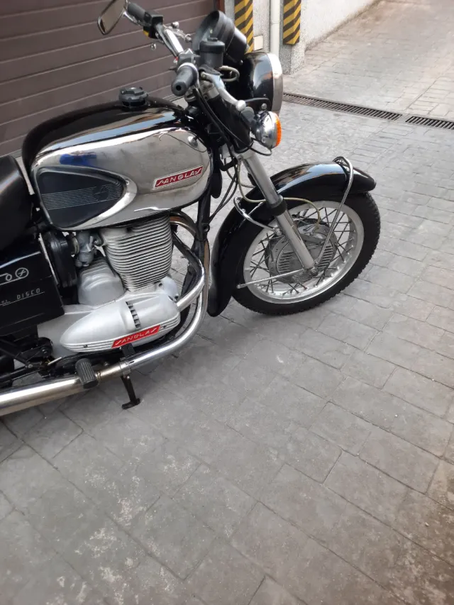 Lote Coche y Moto Clásica