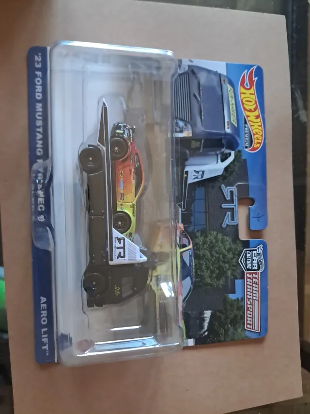 Hot Wheels 23 Ford Mustang Aero Lift