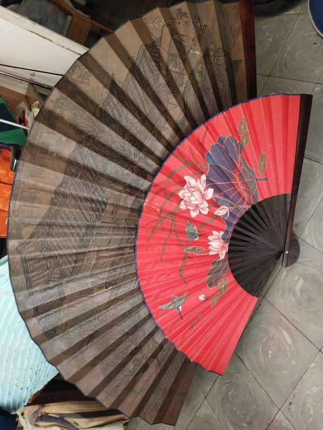 Abanico gigante antiguo.