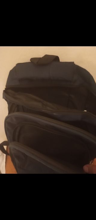 Mochila azul y negra
