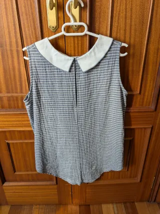 Blusa de rayas gris y blanca