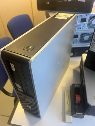 HP 7800 C2D Ordenador de Mesa Mesa con cable
