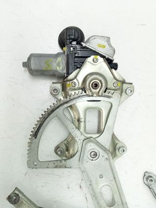 ELEVALUNAS DELANTERO DERECHO TOYOTA PRIUS (NHW30) (2)