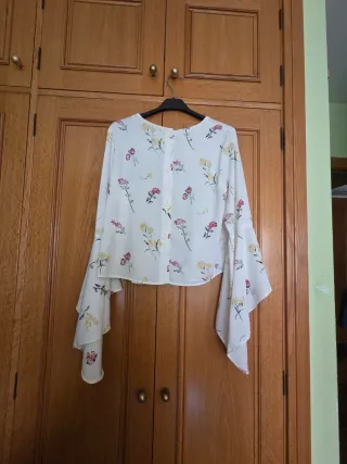 Blusa blanca floral mangas originales talla única