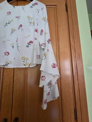 Blusa blanca floral mangas originales talla única