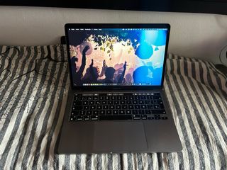 MacBook Pro 13 2021 
16 gb de RAM
1 Tb ssd 