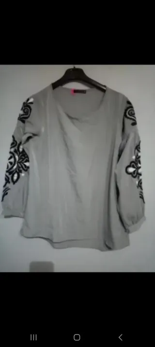 Blusa Lolitas&Lolos gris bordada