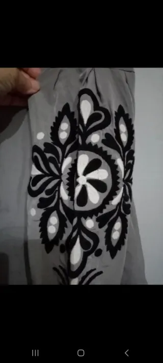 Blusa Lolitas&Lolos gris bordada
