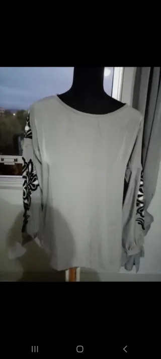 Blusa Lolitas&Lolos gris bordada