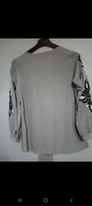 Blusa Lolitas&Lolos gris bordada