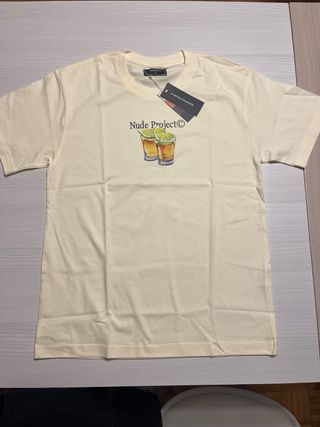 Camiseta Nude Project
