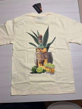 Camiseta Nude Project
