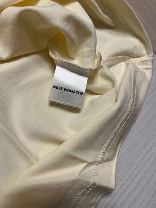 Camiseta Nude Project
