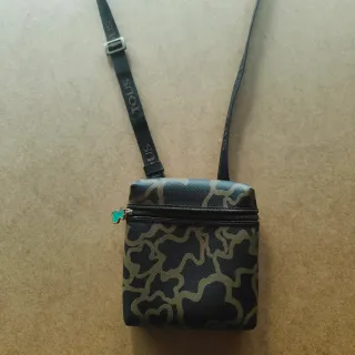 Bolso bandolera Tous negro y verde militar