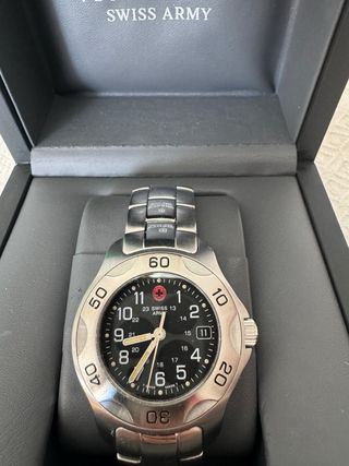 Reloj Victorinox Swiss Army Plata y Verde