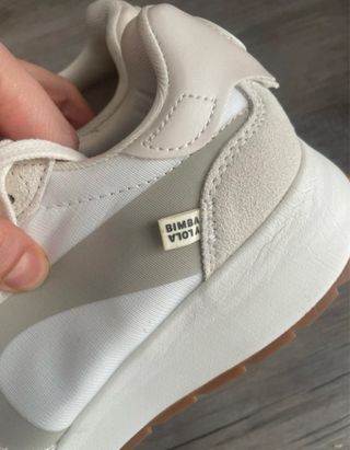 Zapatillas auténticas y nuevas 
