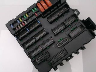CAJA RELES / FUSIBLES OPEL VECTRA C CARAVAN (2)