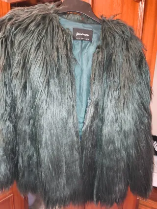 Chaqueta pelo Stradivarius verde talla M