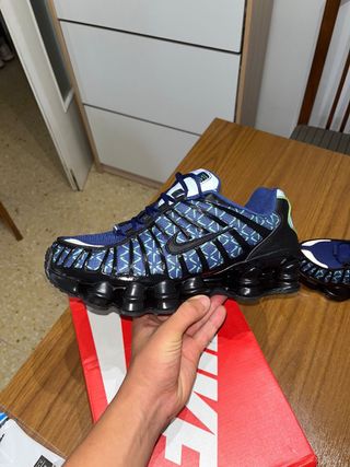 Zapatillas Nike Shox Negras y Azules
