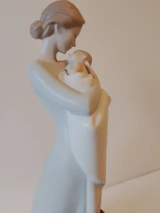 Figura Lladró "abrazo materno"