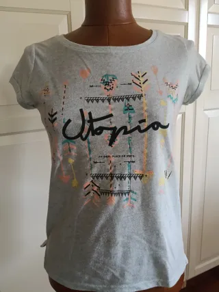 Camiseta gris con estampado Utopia