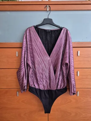 Body metalizado Bershka rosa y negro