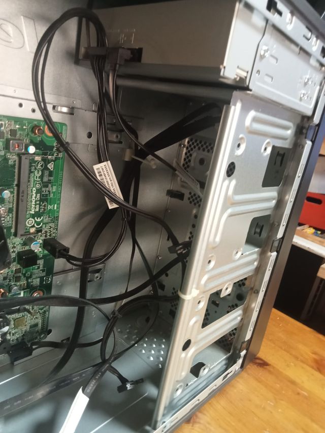 Torre Lenovo J1900 Negra